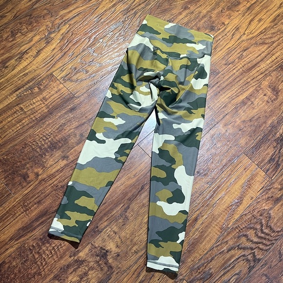 Offline by Aerie women's size S real me 7/8 length camo leggings - Picture 4 of 4